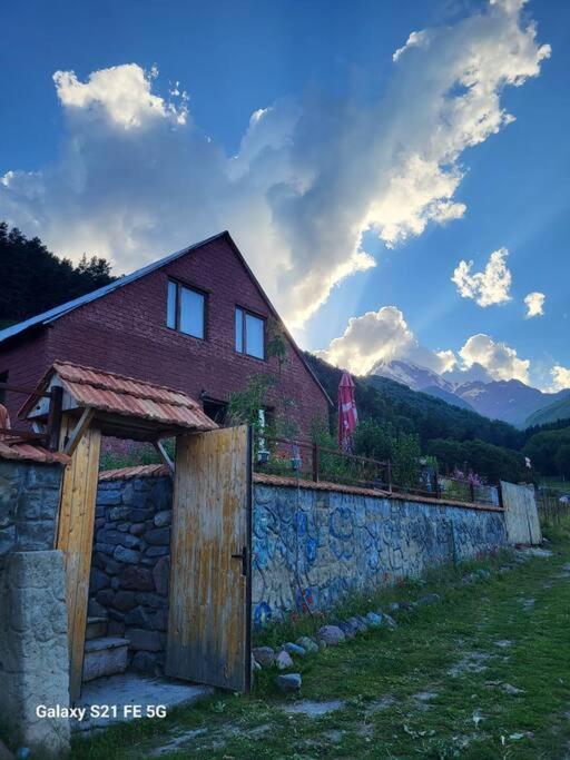 Peak House Villa Kazbegi Kültér fotó