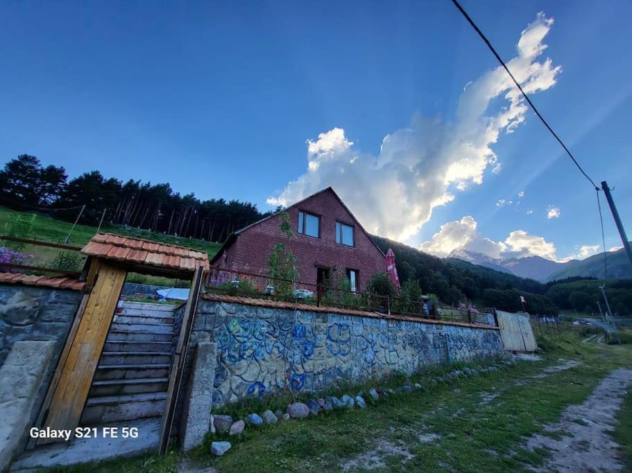 Peak House Villa Kazbegi Kültér fotó